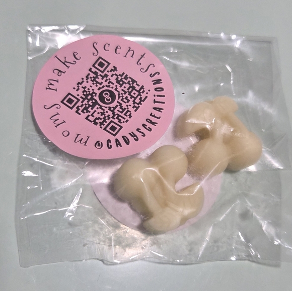 ❄️ CURATED BY AUTHOR ❄️ Date Night with a Book Boxes | Remember December - Picture 4 of 4